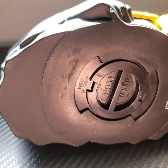 Batman Molded PVC Bust Bank DC Universe 3D Figure Collectible Coin Bank - Picture 9 of 9